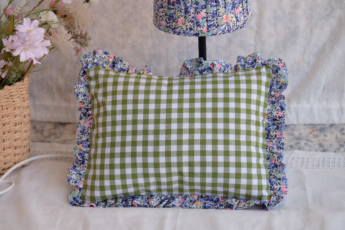 Z-Cojín con estampado de vichy y volantes de Liberty