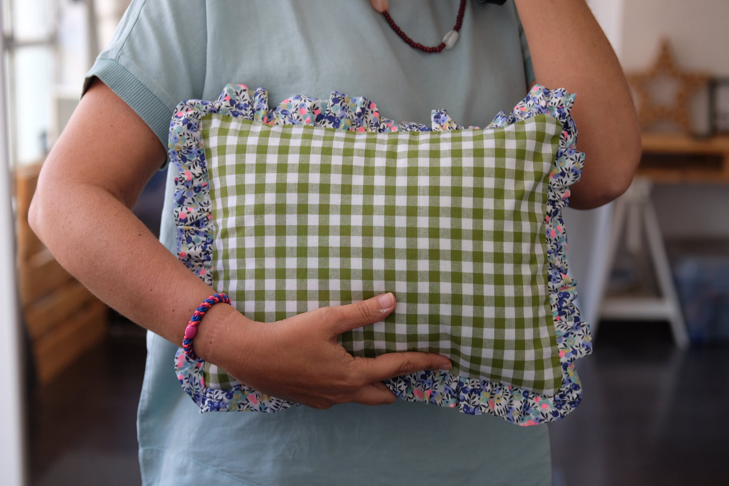 Z-Cojín con estampado de vichy y volantes de Liberty