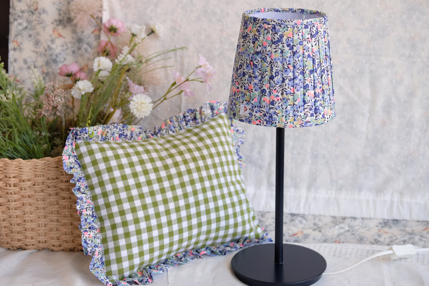 Z-Cojín con estampado de vichy y volantes de Liberty