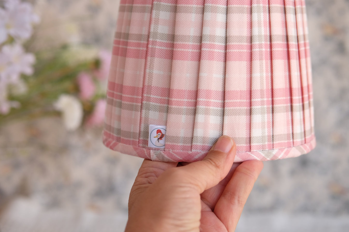 Tulipa plisada con estampado escocés rosa