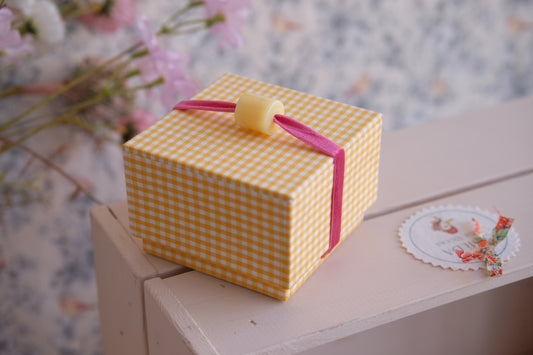 Joyerito de viaje entelado con  vichy amarillo