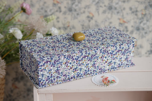 Caja joyero entelado de Liberty en flores azules