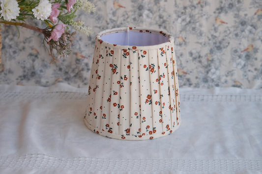 Tulipa plisada beige con florecitas granates