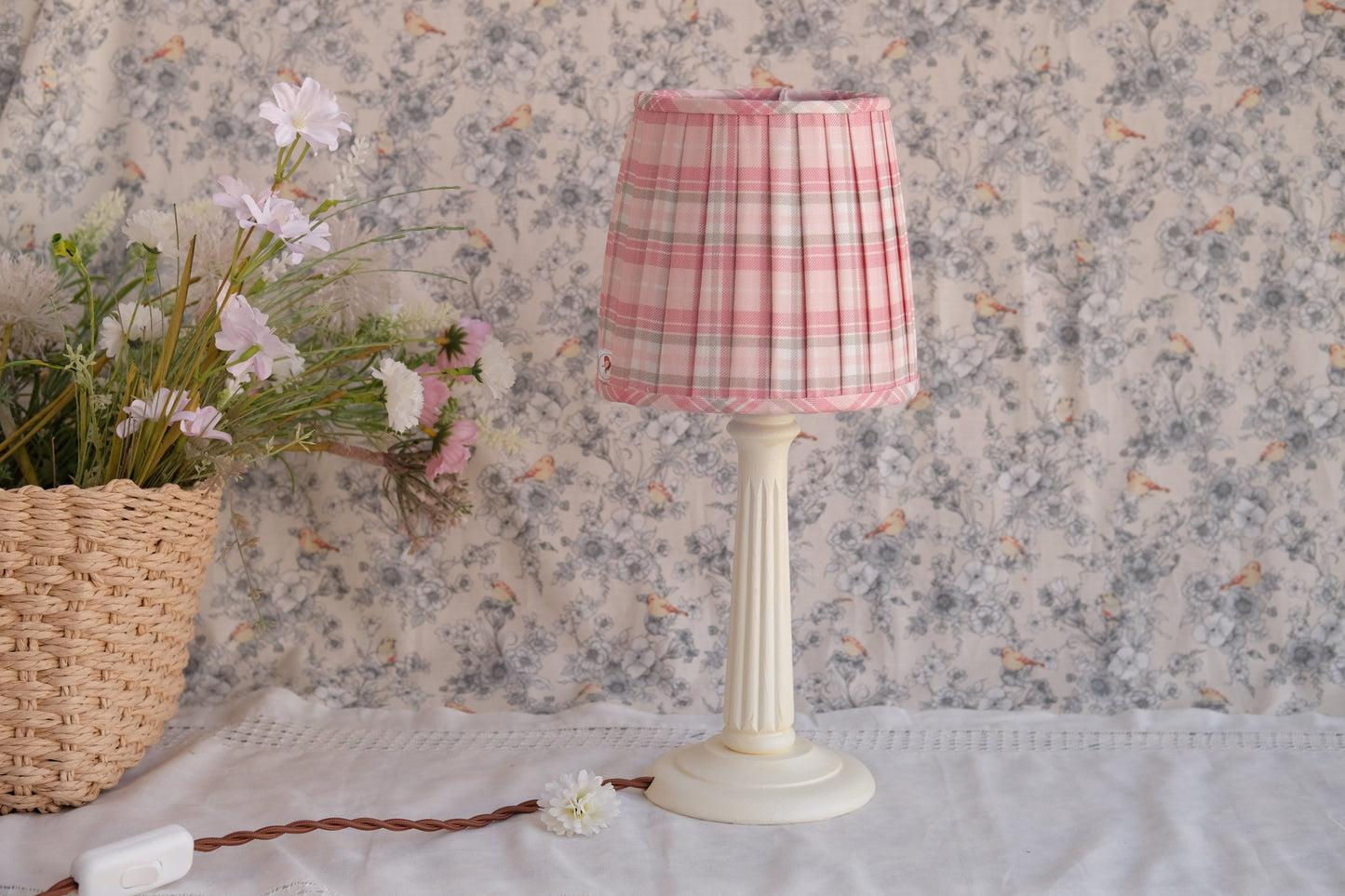 Tulipa plisada con estampado escocés rosa