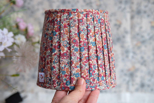 Tulipa plisada con estampado de cachemir