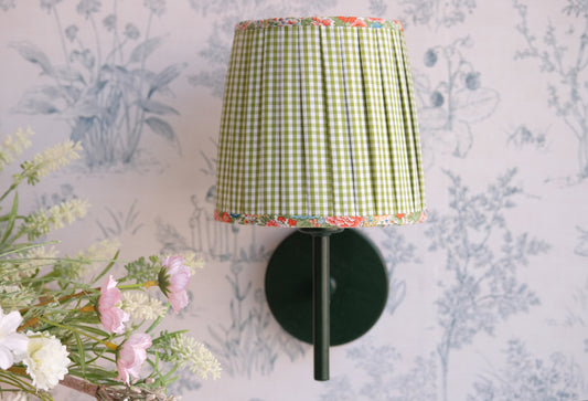 Aplique verde con tulipa plisada de vichy verde oliva