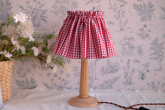 Lamparita con tulipa fruncida de vichy rojo