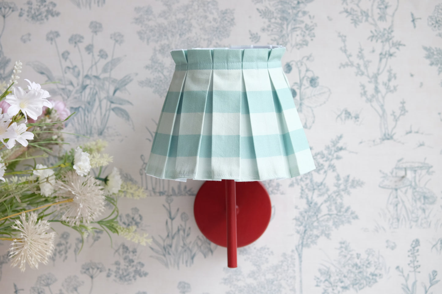 Aplique granate con tulipa de tablas turquesa