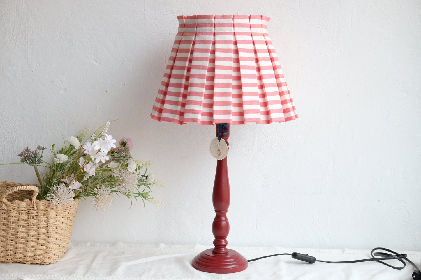 Lámpara granate con tulipa de tablas rosa