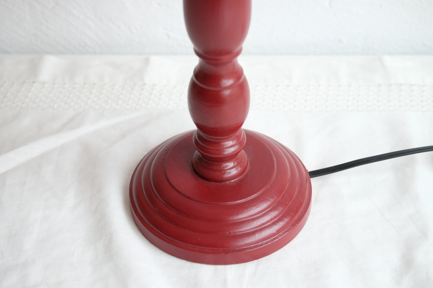 Lámpara granate con tulipa de tablas rosa