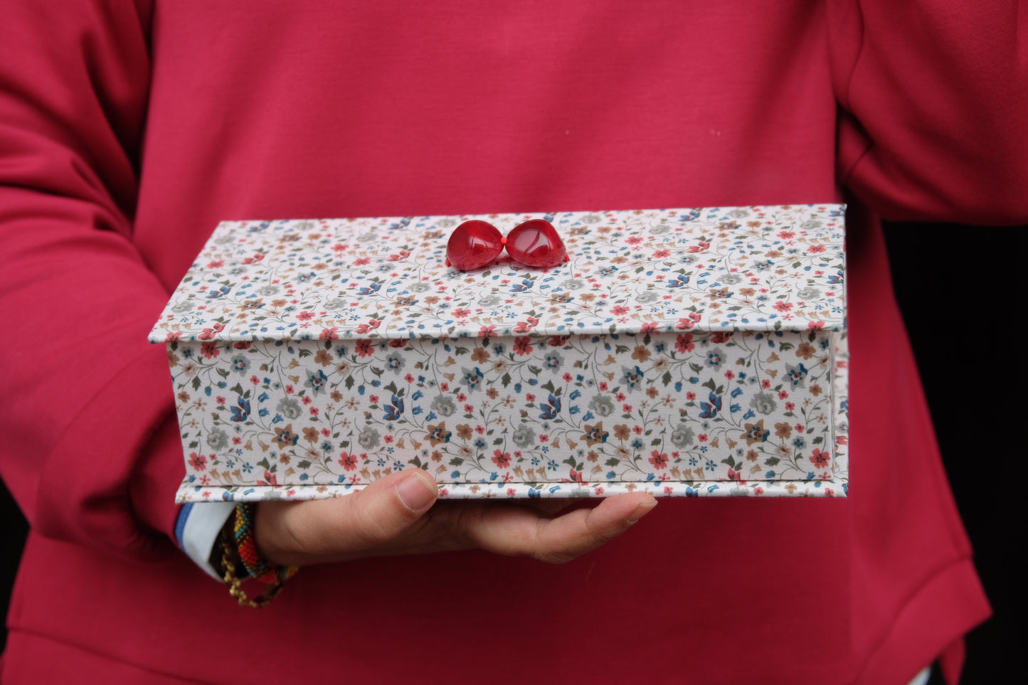 Joyero entelado beige con estampado de florecitas