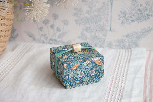 Mini joyero de viaje entelado con estampado William Morris