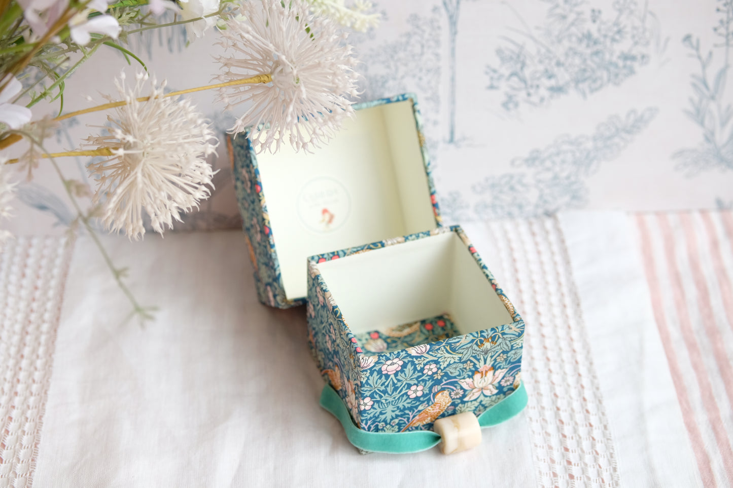 Mini joyero de viaje entelado con estampado William Morris