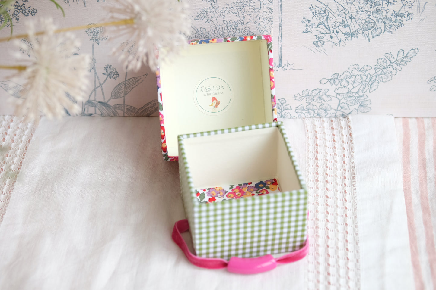 Mini joyero de viaje entelado en flores y vichy verde