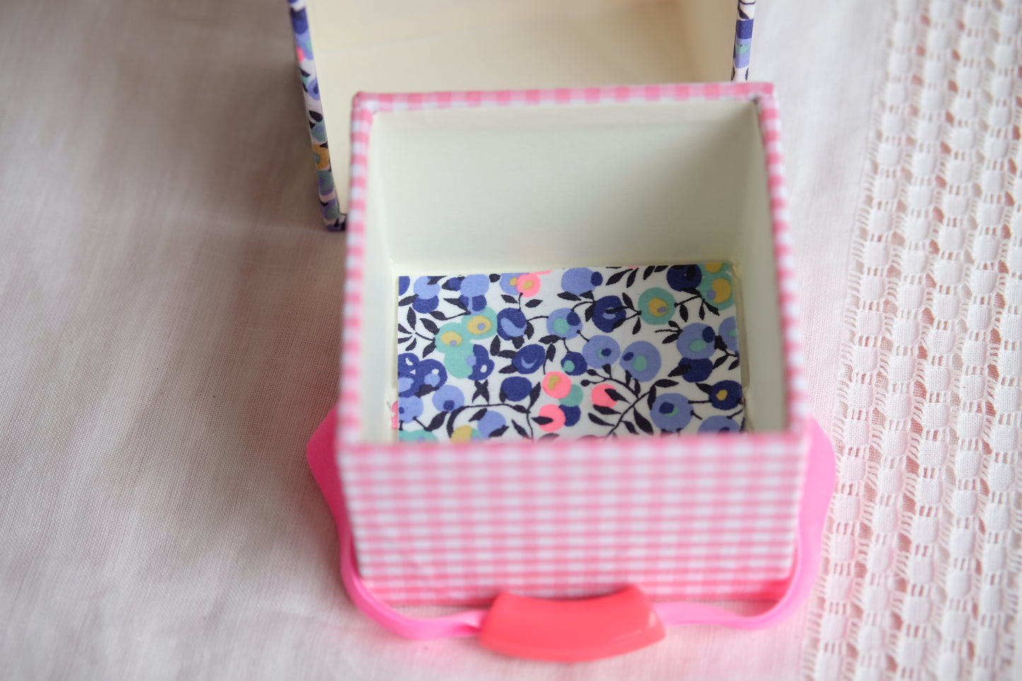 Mini joyero de viaje entelado en Liberty y vichy rosa