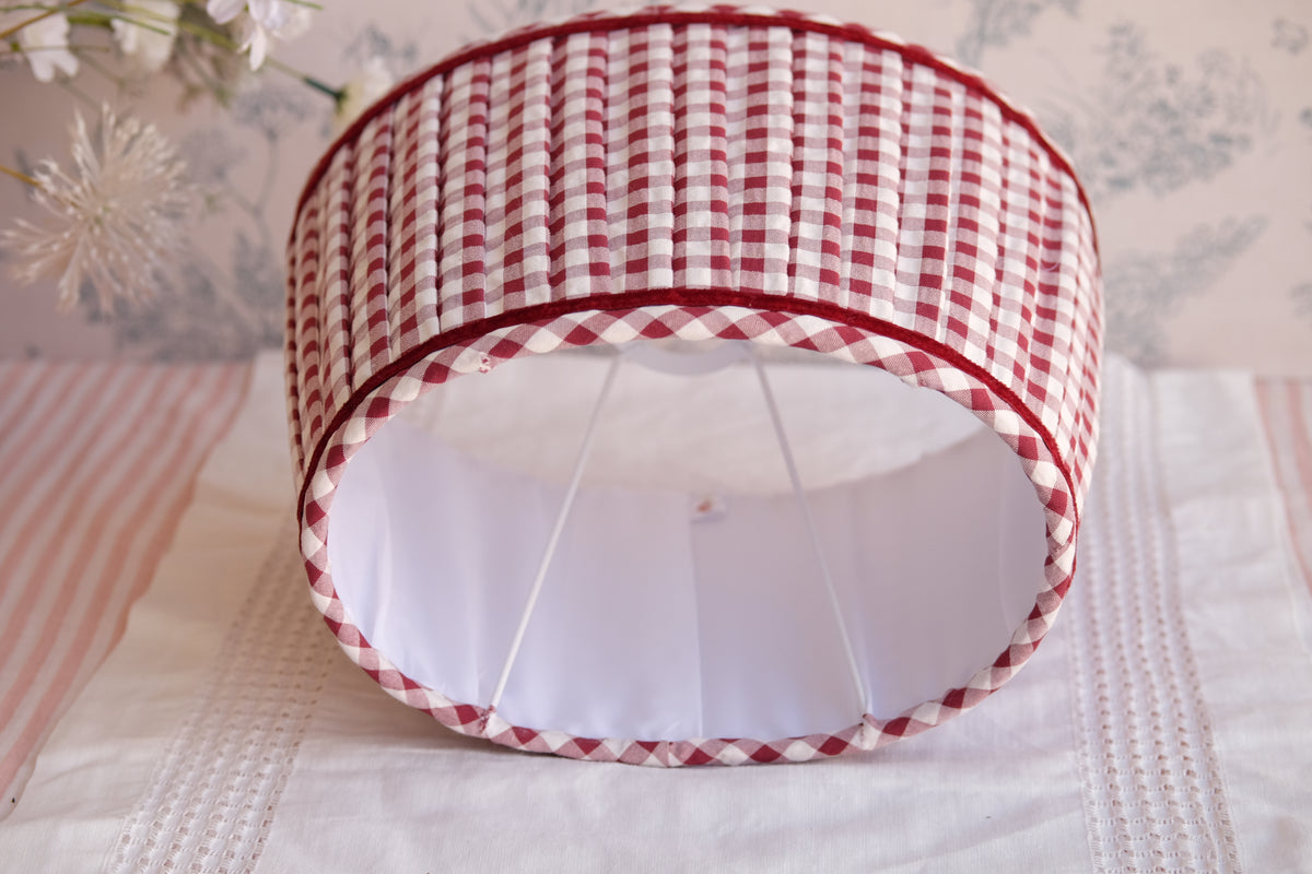 Pantalla ovalada vichy burdeos