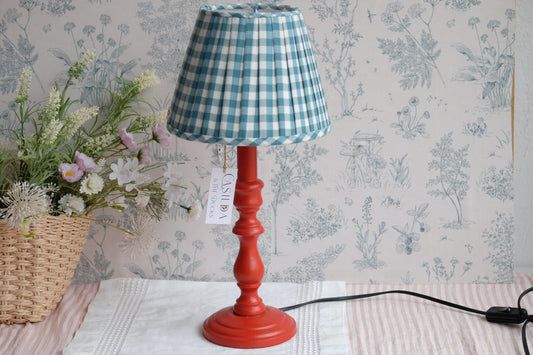 Lámpara roja con pantalla plisada vichy turquesa oscuro